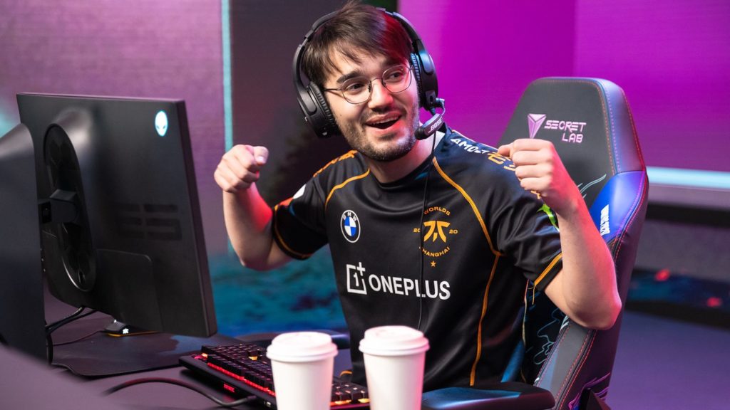Hylissang signs one-year 2